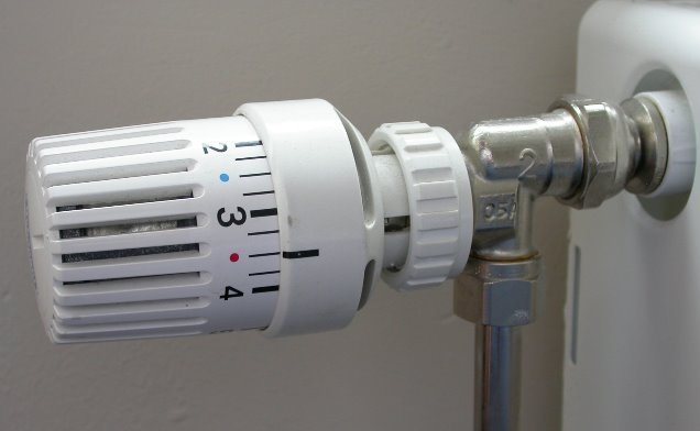 automatický regulátor teploty topení