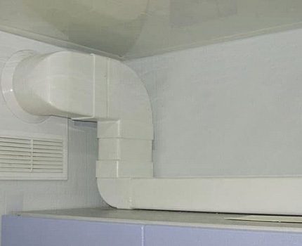 Conduit de ventilation en plastique blanc