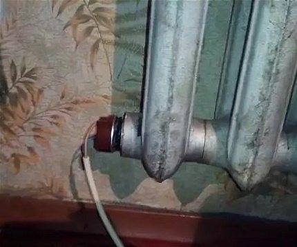 Radiateur de chauffage en fonte avec élément chauffant intégré