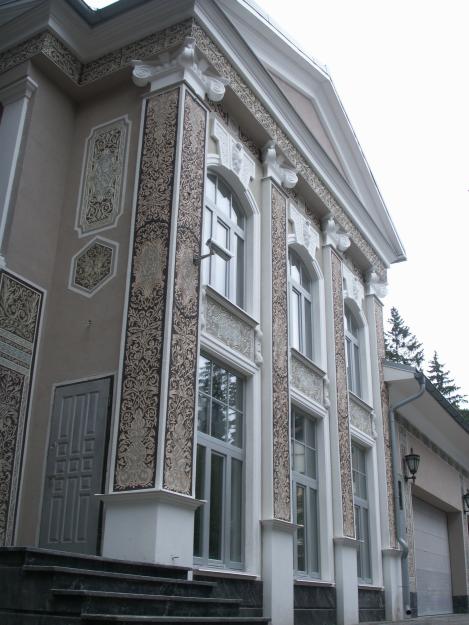 Avantages de la finition de la façade de la maison avec du stuc en mousse renforcée