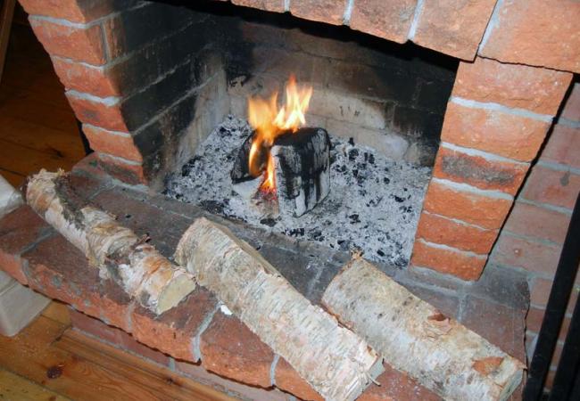 Bois de chauffage pour maintenir le feu