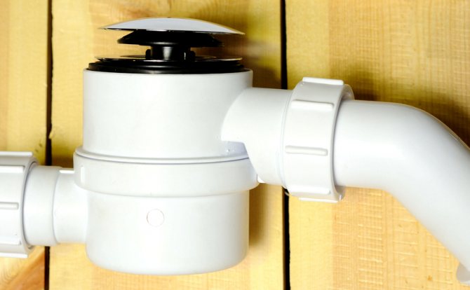 Si le siphon de douche est rarement utilisé, il est recommandé d'installer un siphon sec.