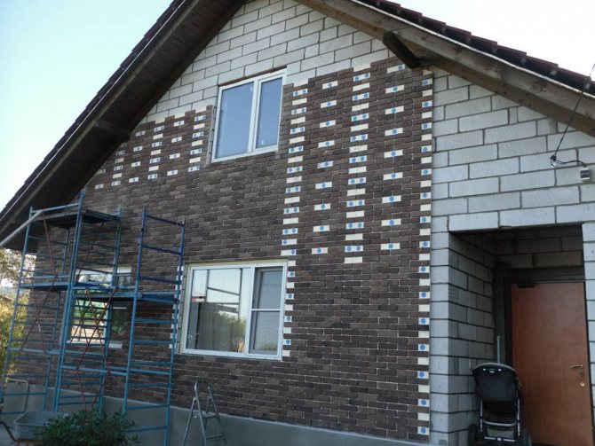 Panneaux de façade avec isolation pour la décoration extérieure de la maison