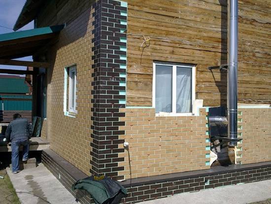 Gevelpanelen met isolatie voor buitendecoratie van het huis