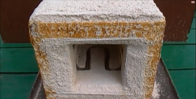 Photo d'un moufle en briques d'argile réfractaire avec des coutures collées