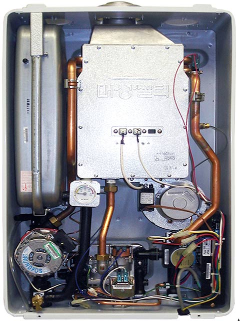 Газов котел CELTIC (Корея) с гладка електрическа система за запалване и функция за контрол на пламъка.