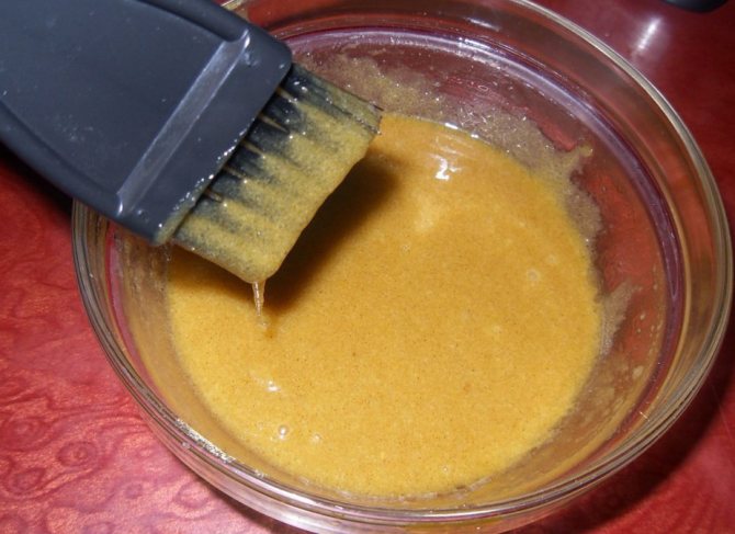La pâte de moutarde doit être de consistance semi-liquide