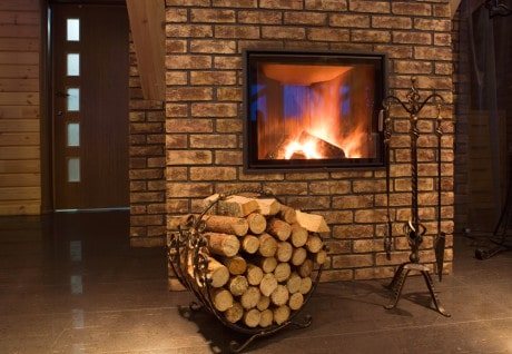 Hvordan opvarmes korrekt med træ? 9 måder at forlænge brændingen af ​​brænde, øge varmeoverførslen og spare brænde