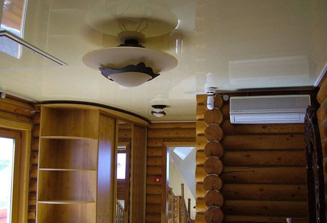 Comment faire un plafond dans une maison en bois - options de finition, instructions d'installation