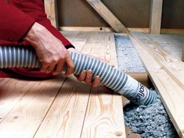 Comment isoler le sous-sol d'une maison en bois de vos propres mains