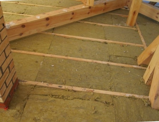 Comment isoler le sol du deuxième étage d'une maison en bois