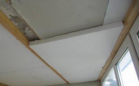 comment isoler le plafond de la loggia