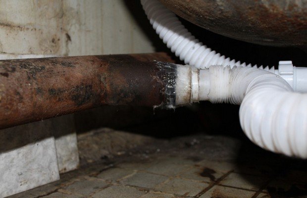 Assainissement des tuyaux en fonte et en PVC - connectons tout!