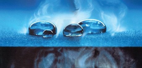 goccioline d'acqua sulla pellicola