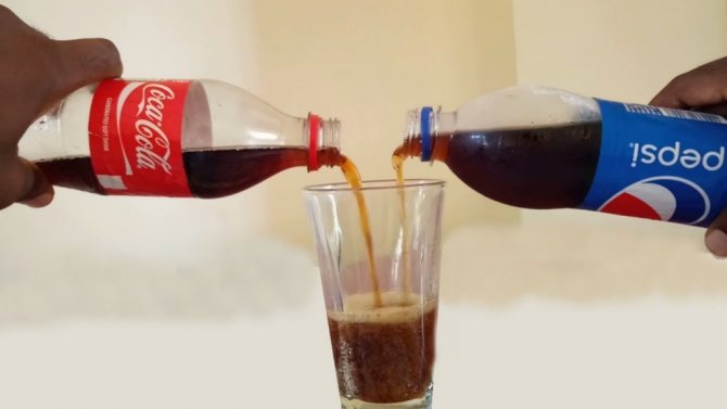 Coca-Cola och Pepsi-Cola kan användas tillsammans vid rengöring av huven