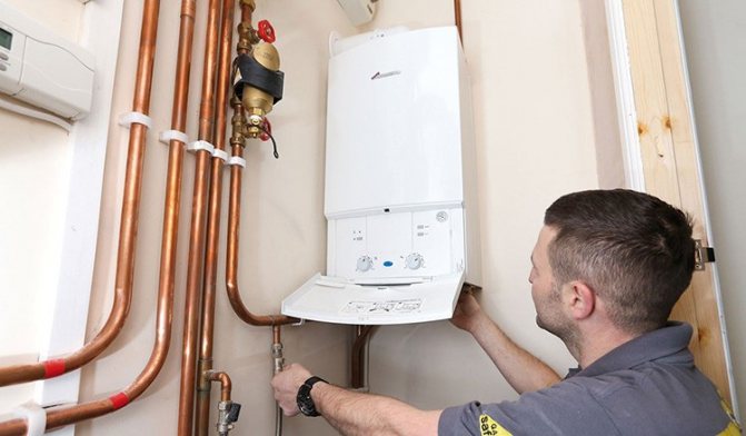 En plus des travailleurs du gaz, sous réserve d'une licence appropriée, une entreprise vendant l'équipement peut également connecter un chauffe-eau à gaz.