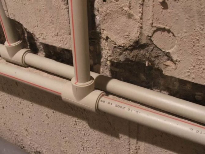 Vật liệu của đường ống để sưởi ấm trong phòng lò hơi - nên chọn cái nào? Toàn bộ tổng quan.