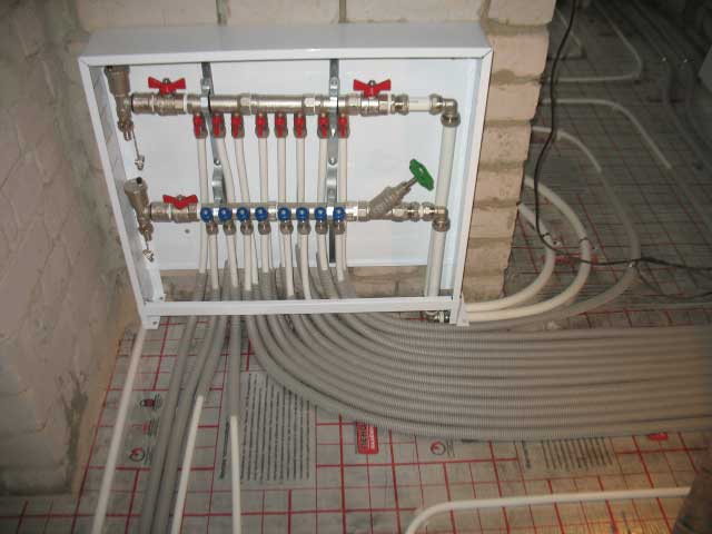 Installation de chauffage au sol électrique dans la salle de bain