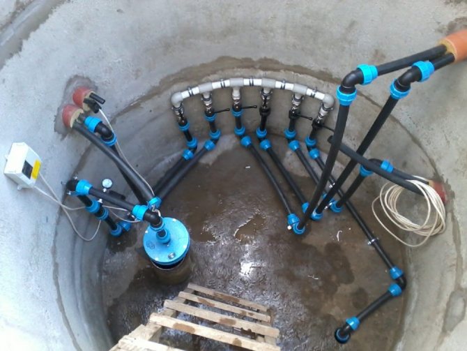 Caractéristiques de la connexion d'une pompe submersible dans un puits
