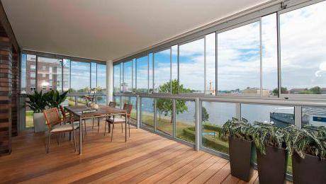 Bir balkonun panoramik camı: teknolojinin çeşitleri ve özellikleri
