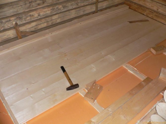 Pare-vapeur pour le sol dans une maison en bois: procédure d'installation