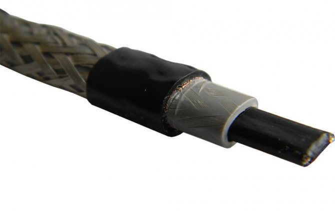 Samoregulační kabel s fluoropolymerovým pláštěm