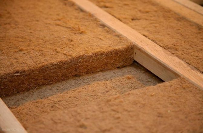 Isolation du sol avec de la laine minérale: technologie des appareils dans une maison en bois