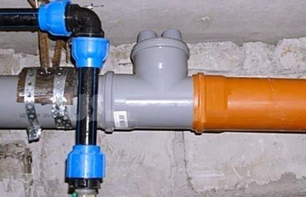 Coude intégré dans le tuyau pour l'installation verticale du joint sous vide